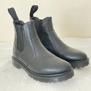 Dr Martens Chelsea Leather boot size 8 Euro 39